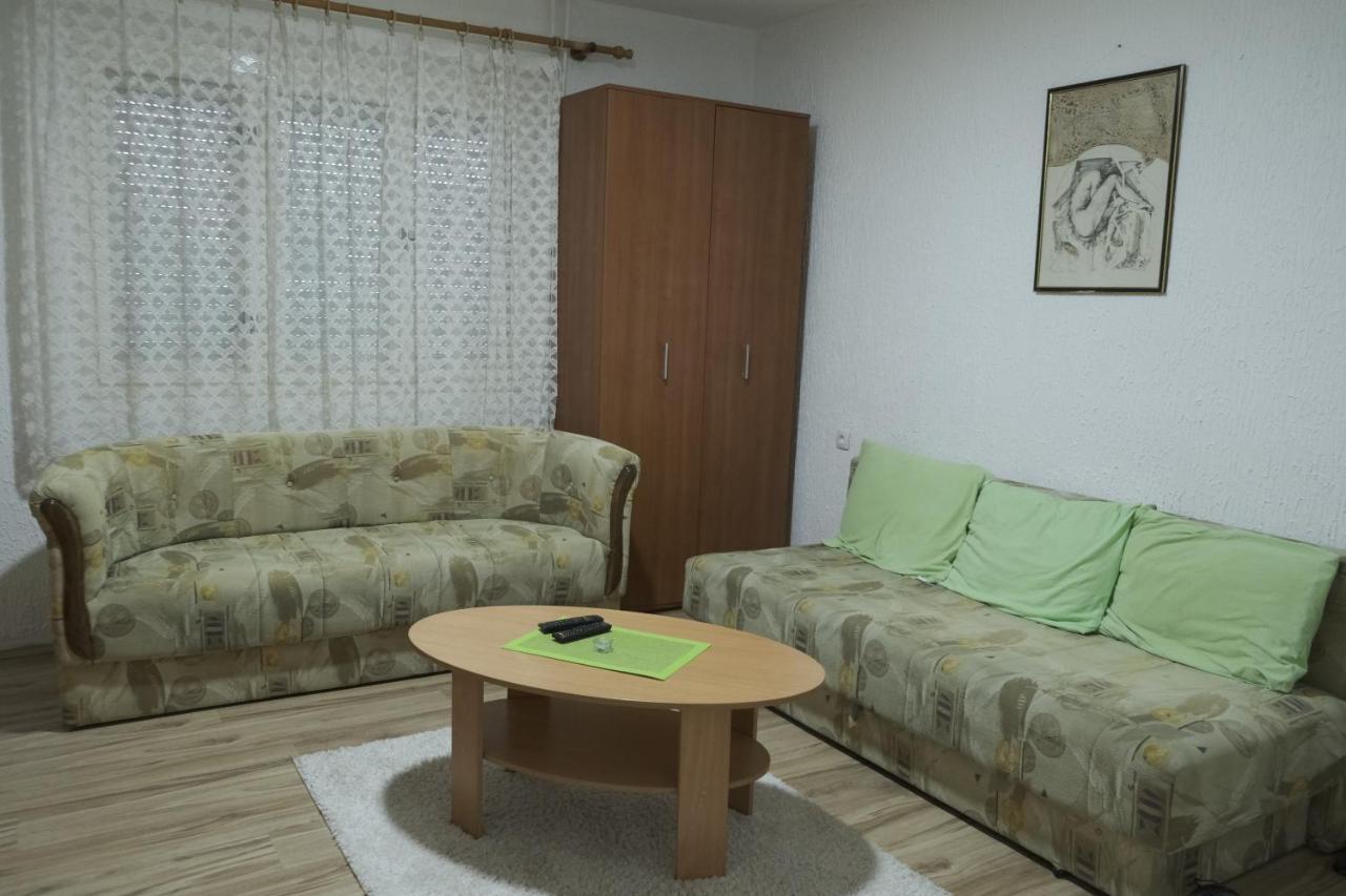 Appartamento Nikodijevic Vrsac Esterno foto